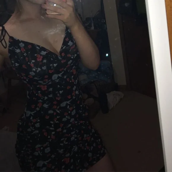 Beginning boutique dress - Picture 2 of 3